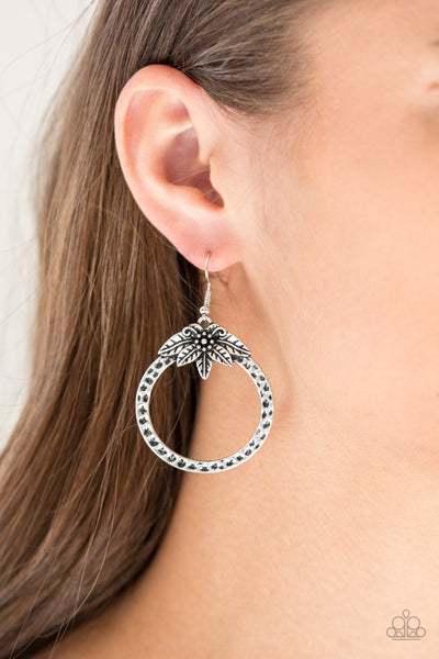 Paparazzi Accessories Island Insider - Silver Earrings 