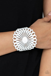 Paparazzi Accessories Wildflower Garden - White Bracelet 