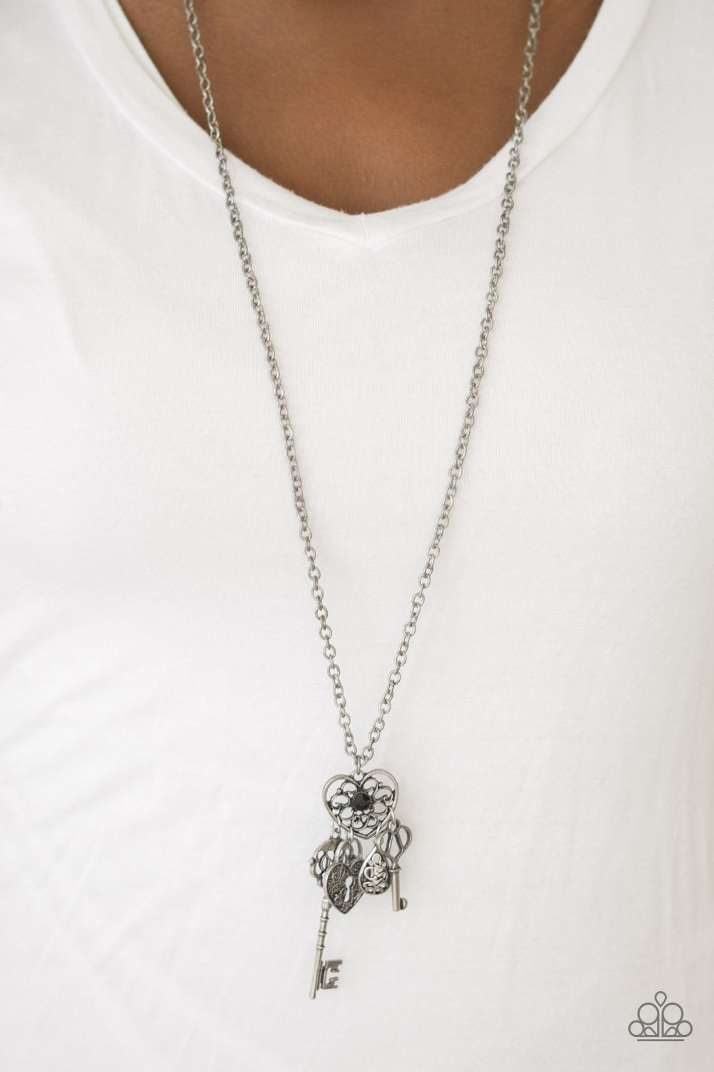 Paparazzi Necklace Secrets Of The Heart - Black