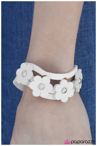 Paparazzi Accessories Steady As She Goes - White Bracelet 