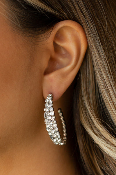 Paparazzi Accessories A GLITZY Conscience - Black Earrings