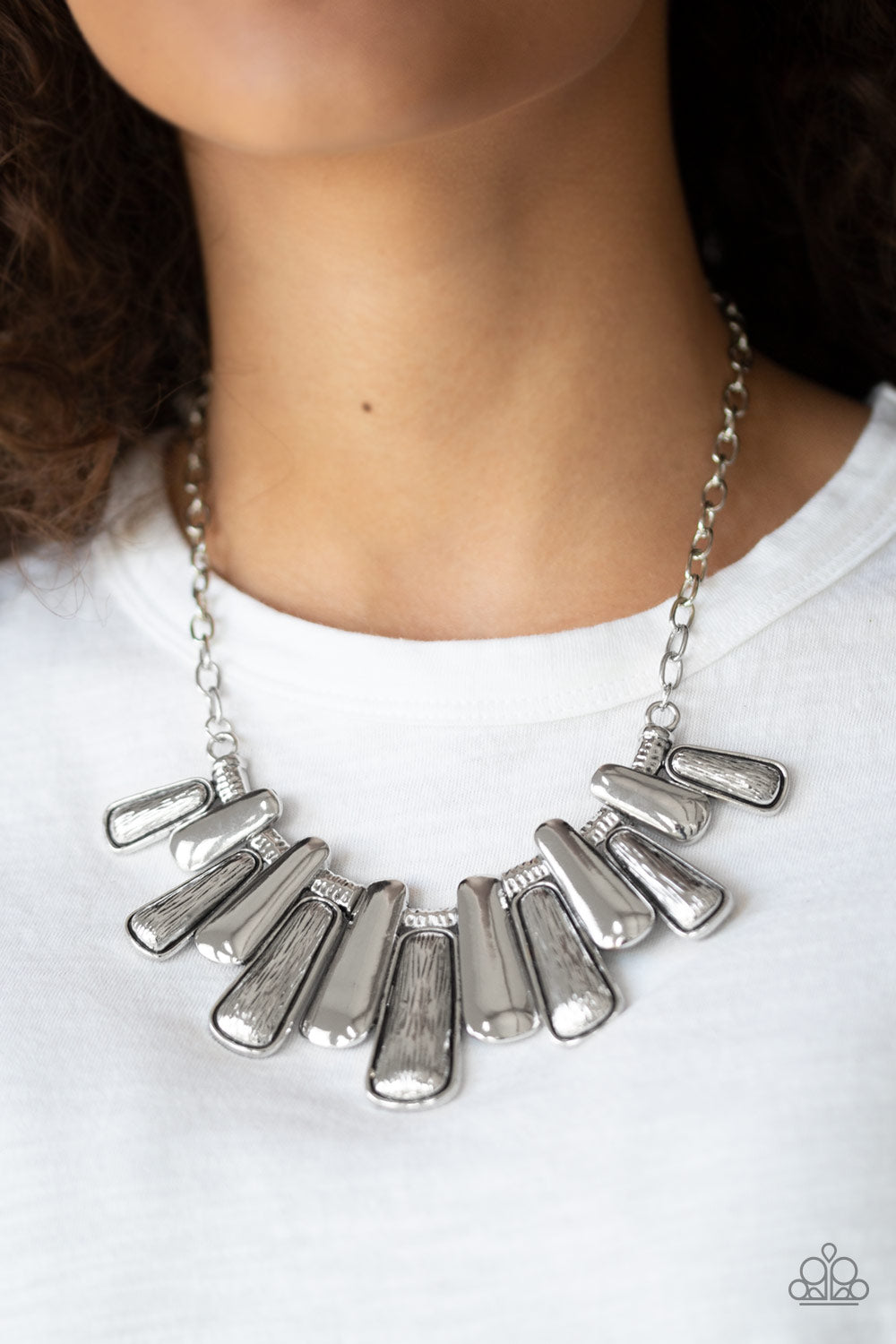 Paparazzi Accessories MANE Up - Silver Necklace & Earrings 