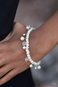 Paparazzi Paparazzi Treasure Chest Chic - White Bracelet 