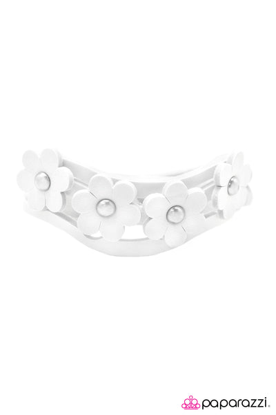 Paparazzi Accessories Steady As She Goes - White Bracelet 