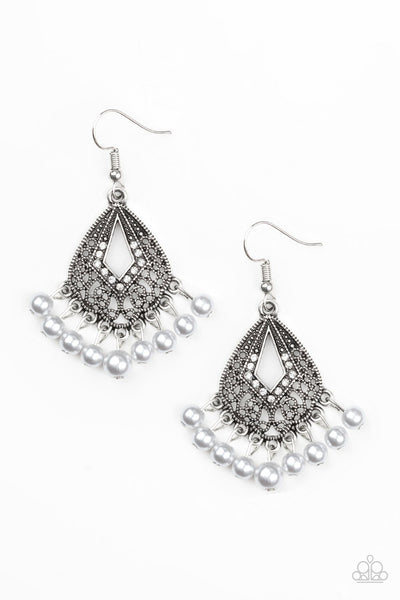 Paparazzi Accessories Gracefully Gatsby White Earrings 