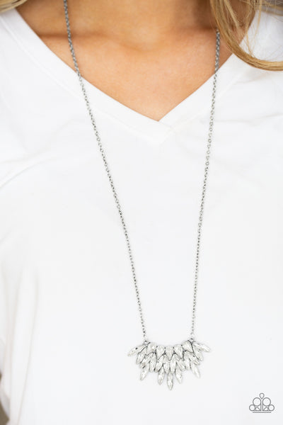Paparazzi Necklace Crowning Moment - White