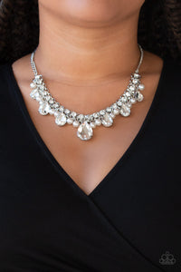 Paparazzi Accessories Knockout Queen - White Necklace & Earrings 