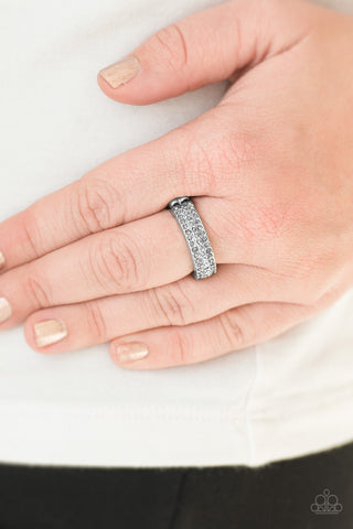Paparazzi Accessories Turn The Other CHIC - Silver Ring