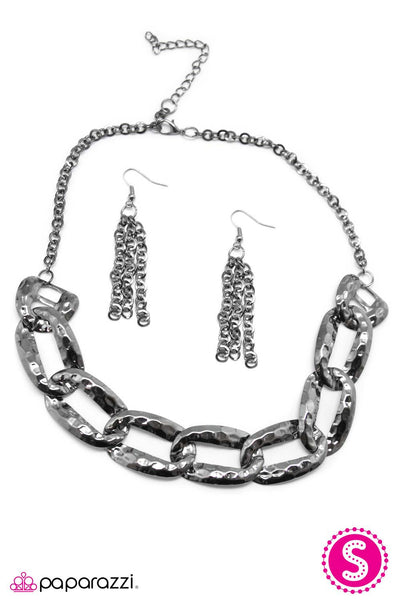 Paparazzi Accessories La Vida Loca - Black Necklace & Earrings 