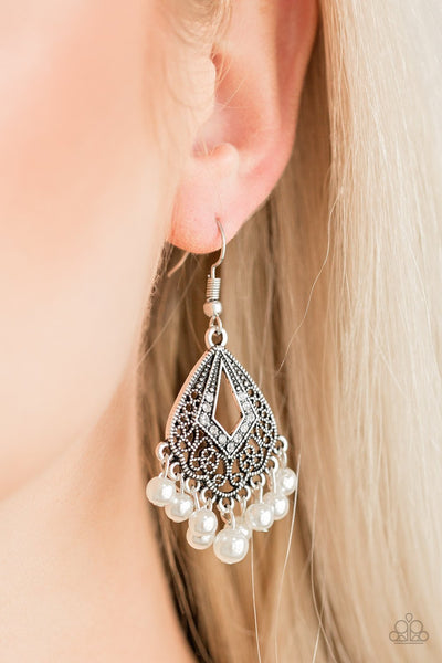 Paparazzi Accessories Gracefully Gatsby White Earrings 