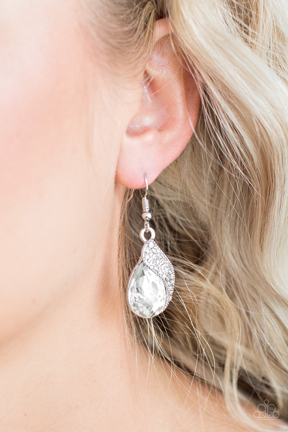 Paparazzi Accessories Easy Elegance - White Earrings 