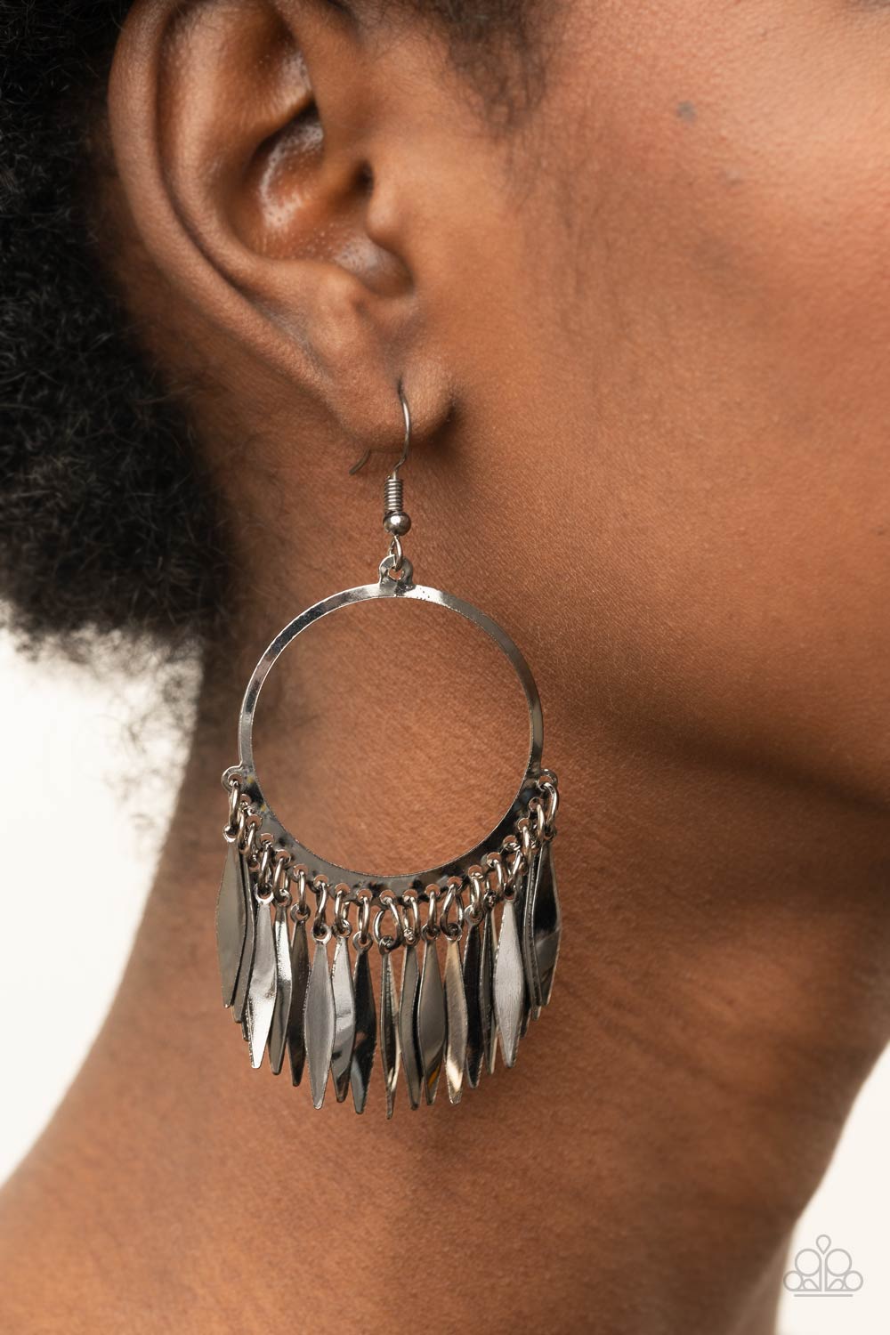 Paparazzi Accessories  ​Radiant Chimes - Black Earrings 