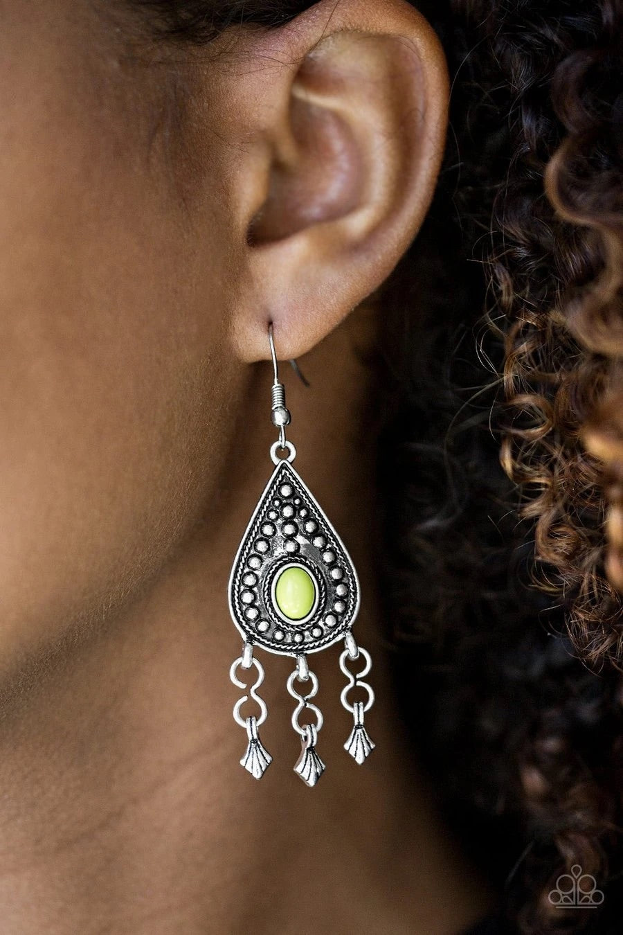 Paparazzi Accessories Paparazzi Sahara Song Green Earrings 