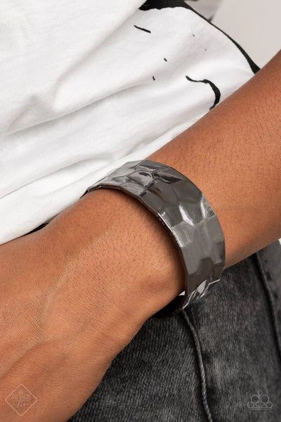Paparazzi Accessories Is It HAUTE In Here? - Black Bracelet 